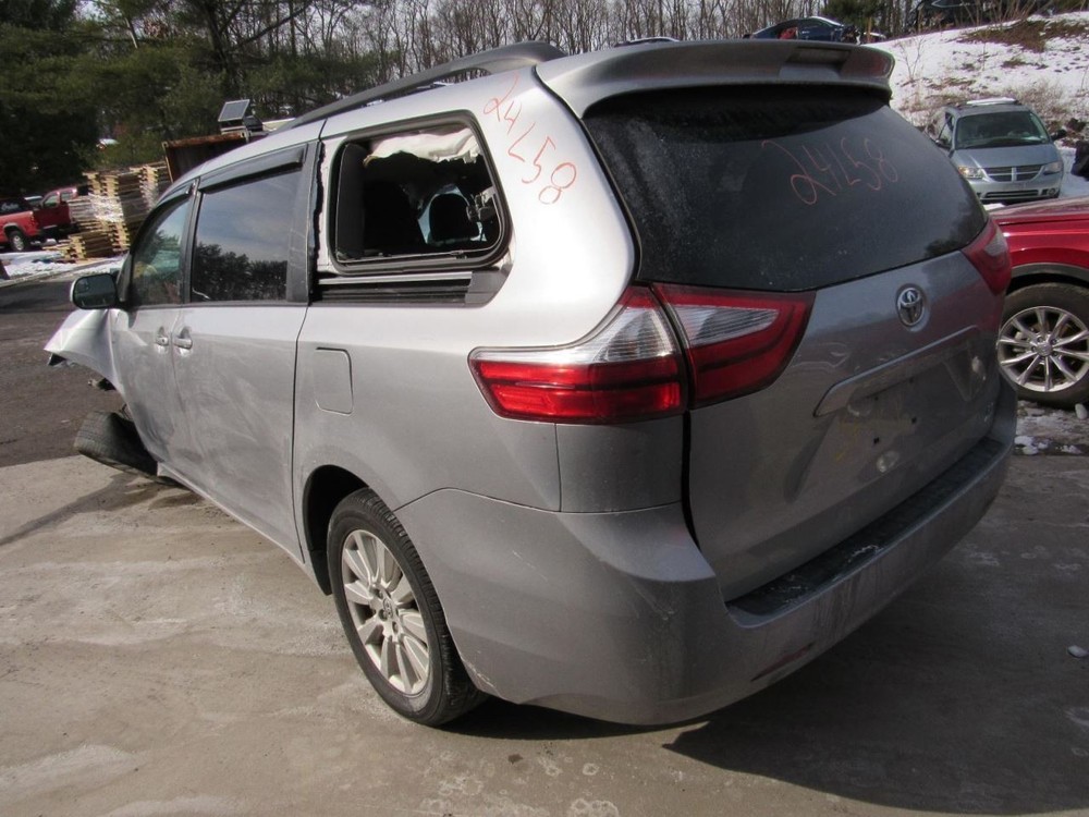 SIENNA 2017 Glove Box 1019741