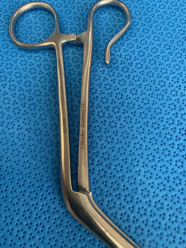 *V. Mueller Forceps MO1480