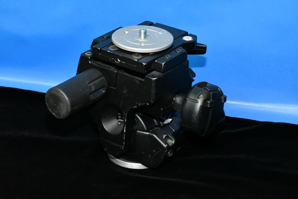Manfrotto Geared Pan-and-Tilt Head with Select Quick Release Plates
