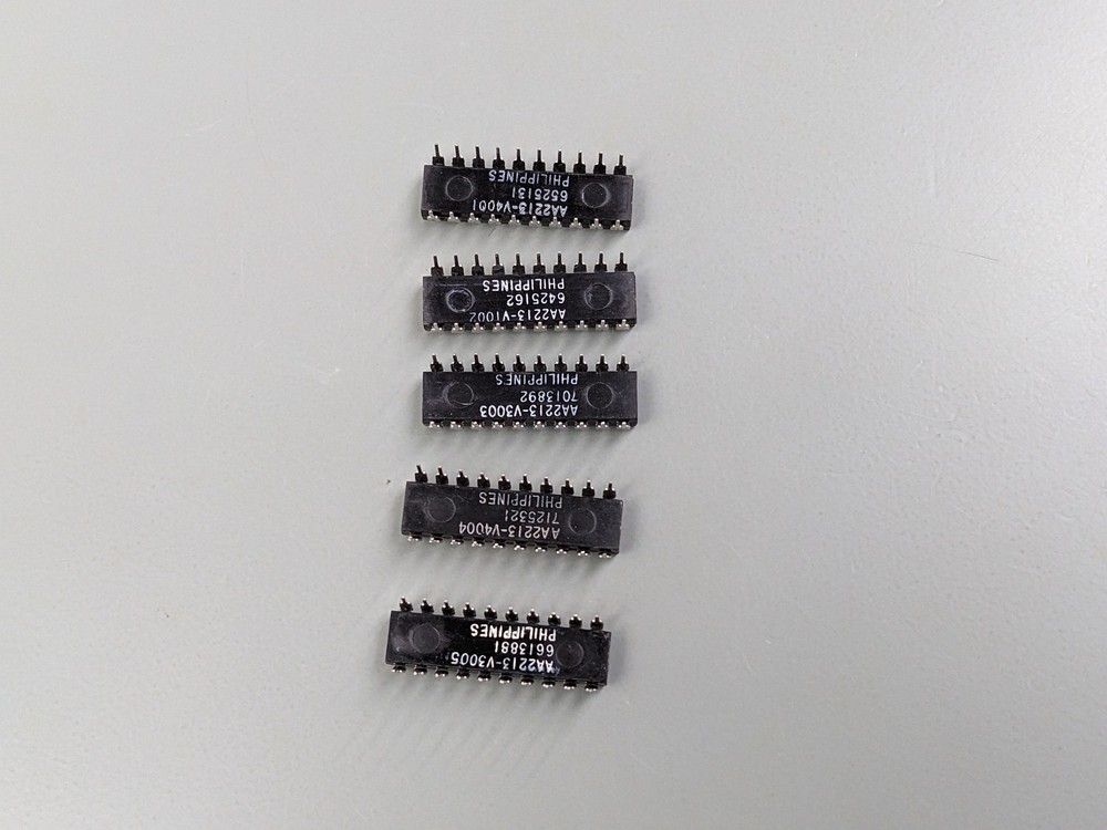 (5) WD1100V Winchester Disk Controller Set ICs, -01 -02 -03 -04 -05