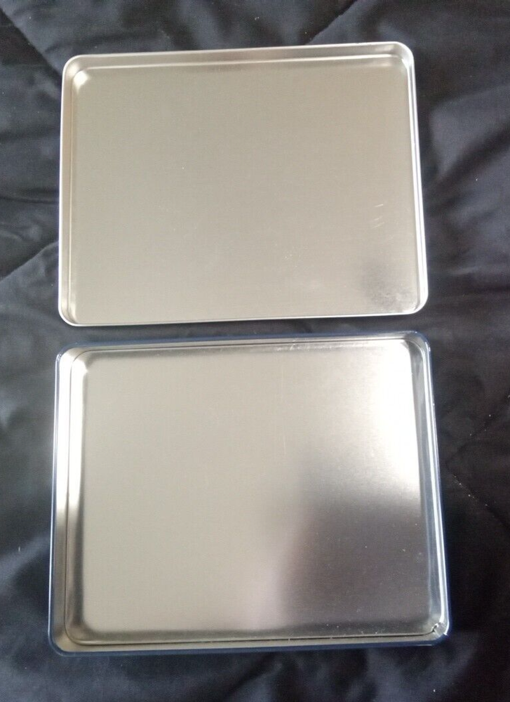 DOCKERS EMPTY BLUE AND WHITE TIN BOX