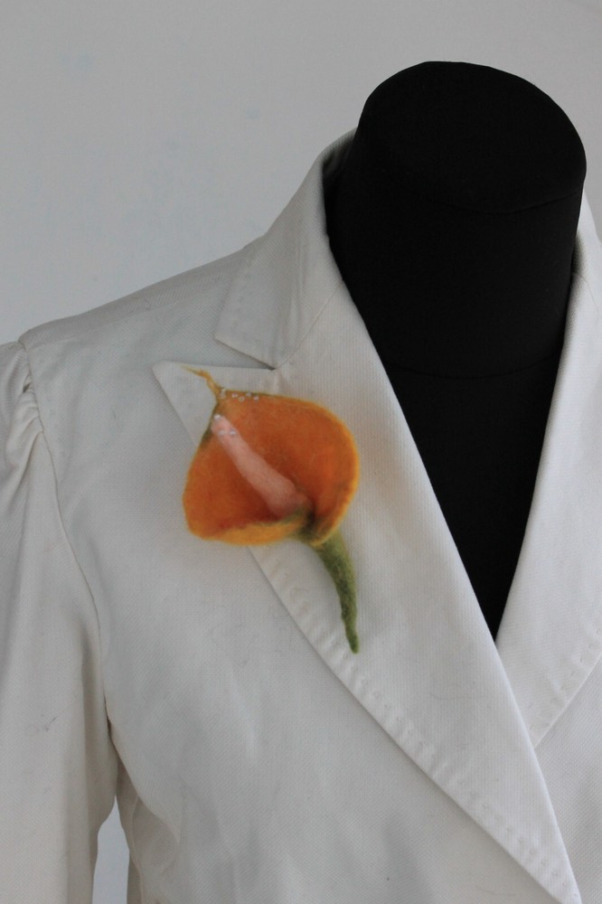 Brooch flower yellow calla / wool / pin / Handmade