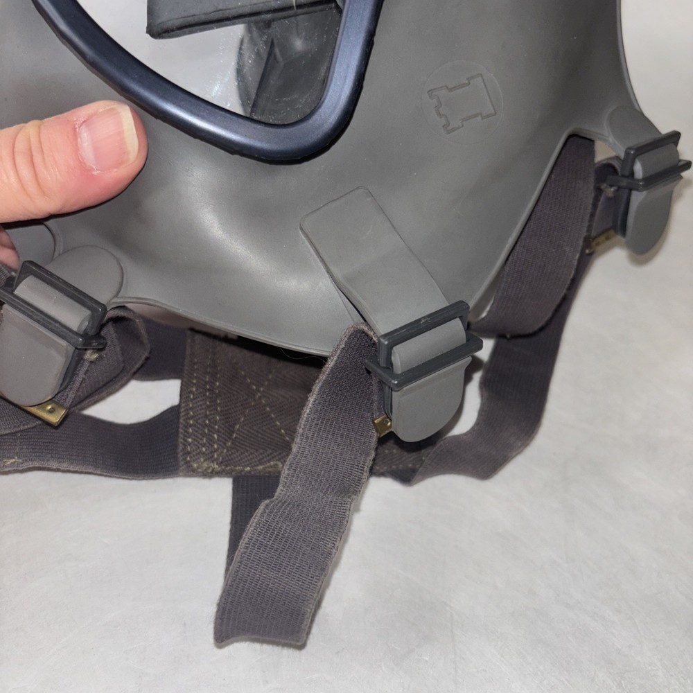 EUC Gas Mask Possibly Avon See Pics