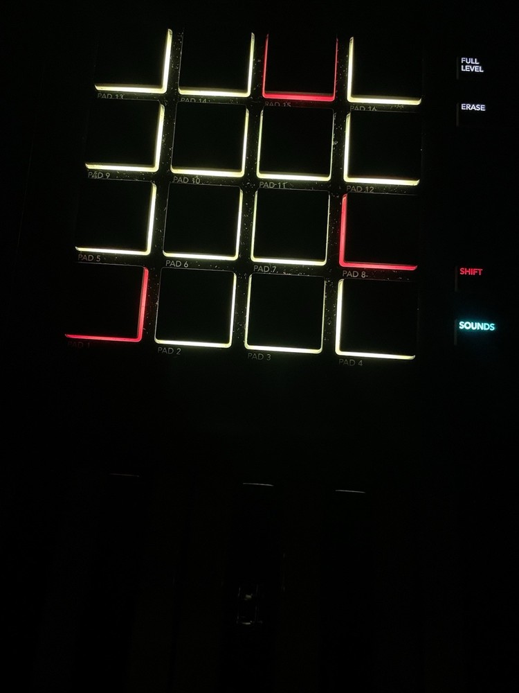 Akai Professional MPC Key 61 Standalone Keyboard Sampler Synthesizer + 1TB SSD
