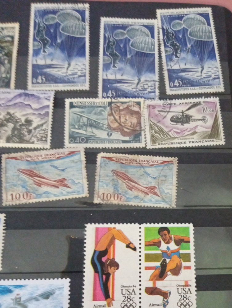 2" 3 ring binder w/ 5 pages of stamps over 100 usable stamps mostly US