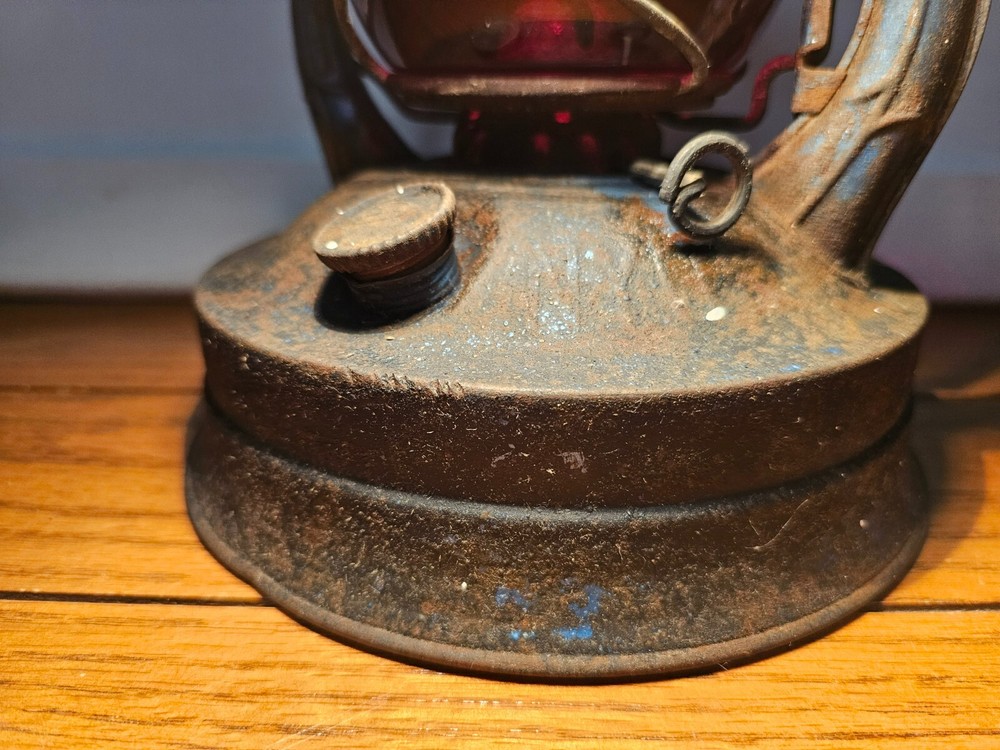 VINTAGE DIETZ #100 LANTERN RED GLOBE COMPLETE