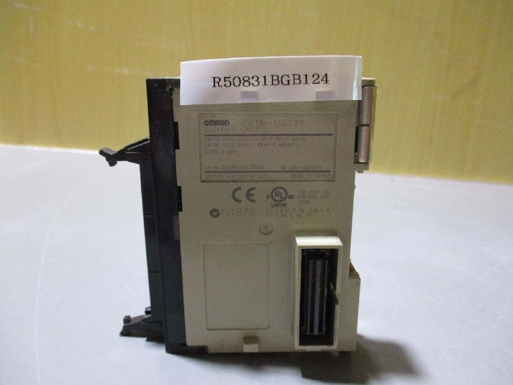 OMRON CJ1W-OD233 PLC Output Unit USED