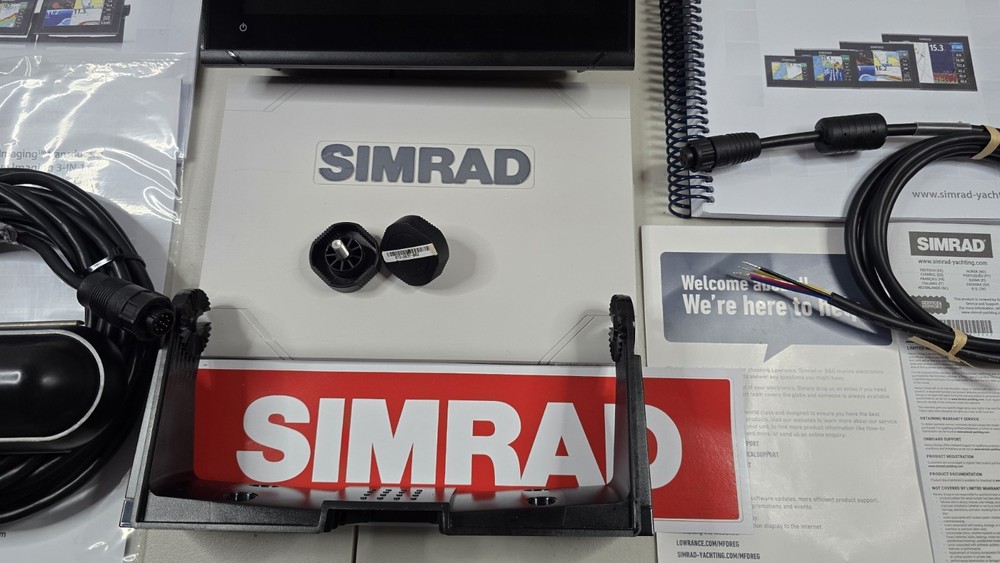Simrad GO9 XSE Chartplotter Fishfinder w/ Active Imaging 3-in-1 Transducer_