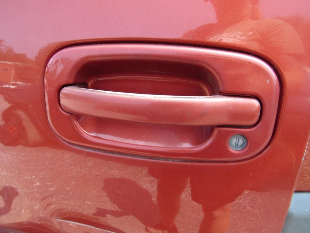 AVALNCH15 2002 Glove Box 1049915