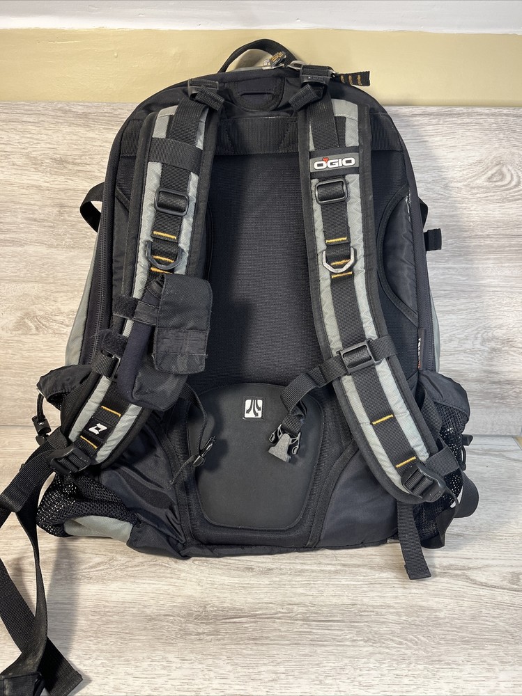 Ogio Recon Backpack Hiking Tek Spec Straps Pockets 2003 VGUC