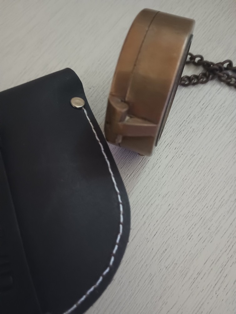 NEOVIVID Engraved Brass Compas With Leather Case