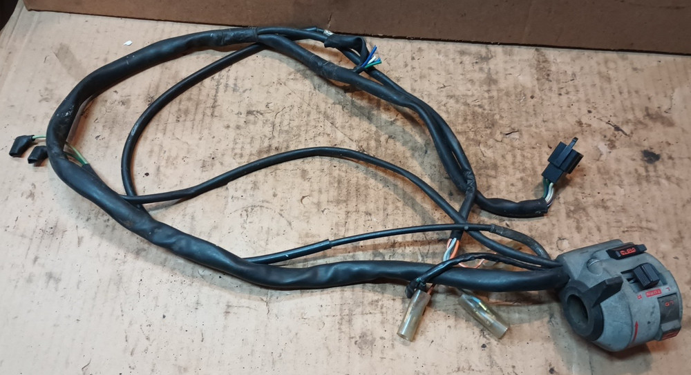 1984-1985 Honda CB650SC CB650 Nighthawk left handlebar control switch blinker