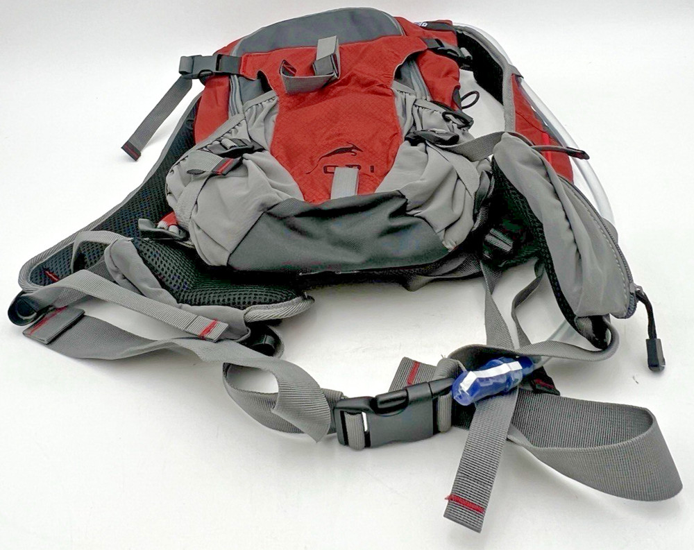 TOPI RIO HYDRATION PACK BACKPACK HIKING, CAMPING, ETC WITH BLADDER