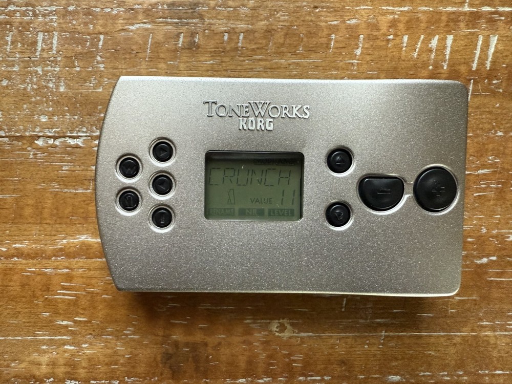 Korg ToneWorks Pandora PX1 Personal Multi Effect Processor Boxed Bundle