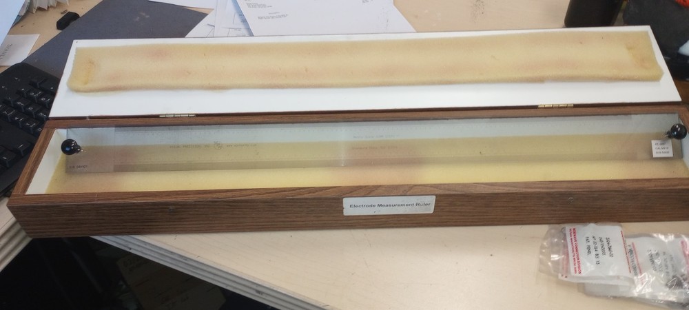 Visual Precision inc  Hand Held scale + knobs metric scale 0.2mm steps Std .010"