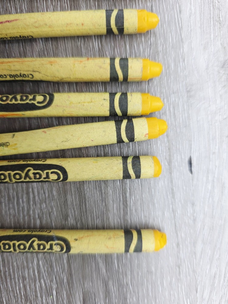 12 Count Crayola Crayons Yellow Dandelion