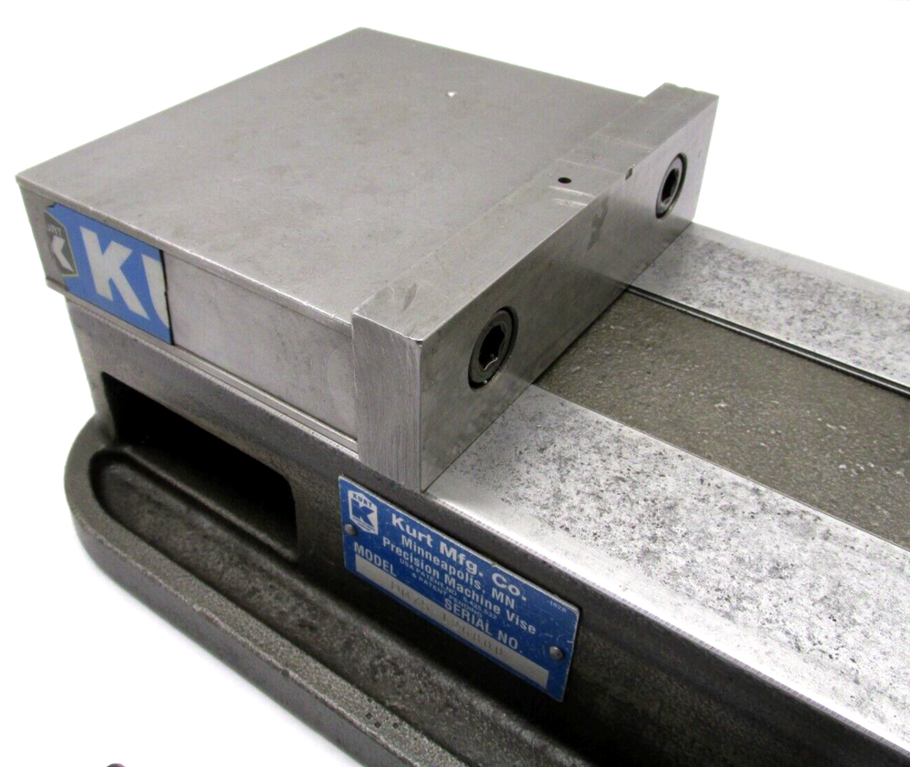 KURT ANGLOCK 6" MILLING MACHINE VISE w/ JAWS & HANDLE - #D675