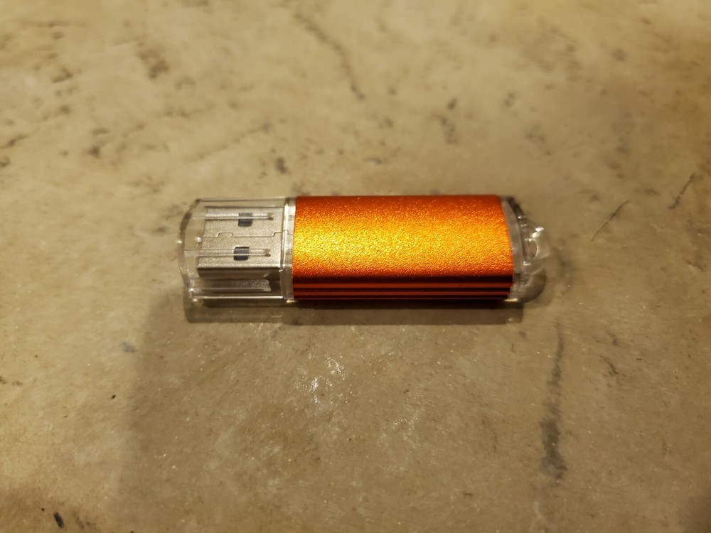 Ubuntu 21.04 x64 Bootable on 16G USB Stick!