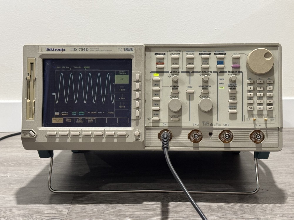 Tektronix TDS754D Digital Oscilloscope