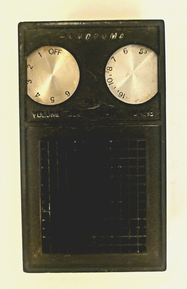 Vintage Pocket Solid State Panorama Transistor AM Radio Still Works
