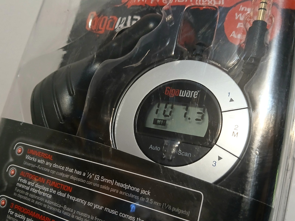 Gigaware FM Transmitter NEW! 12-494 12VDC plug - 3.5mm plug - Autoscan