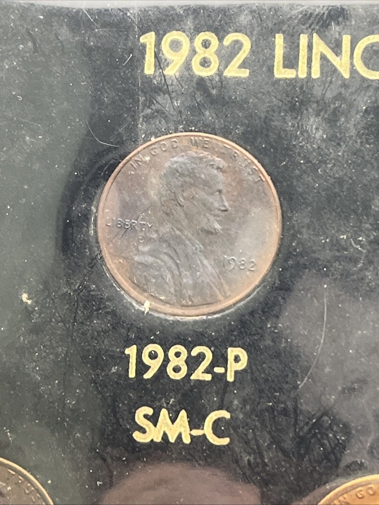 1982 Lincoln Cents Holder 7 Coins Total