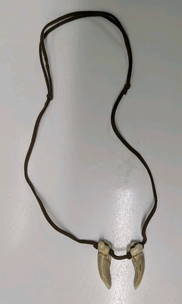 RARE Resistance 3 PS3 - Chimera Tooth Necklace