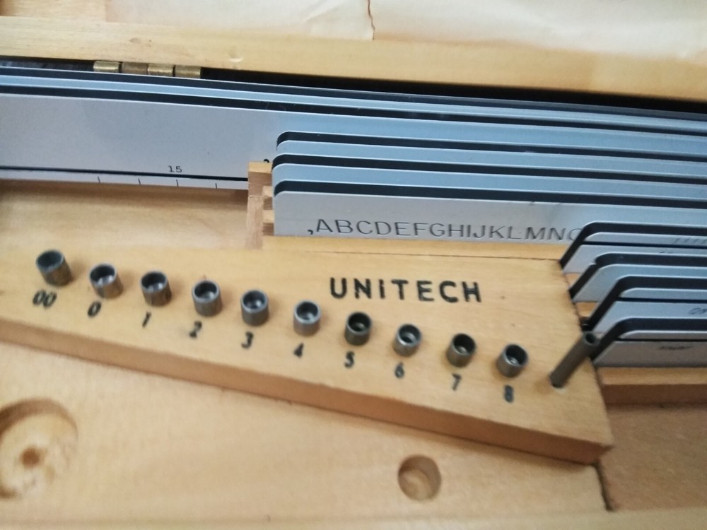 VTG. Lettering Set Drafting Kit Wood Case Templates Unitech Engineering (READ)