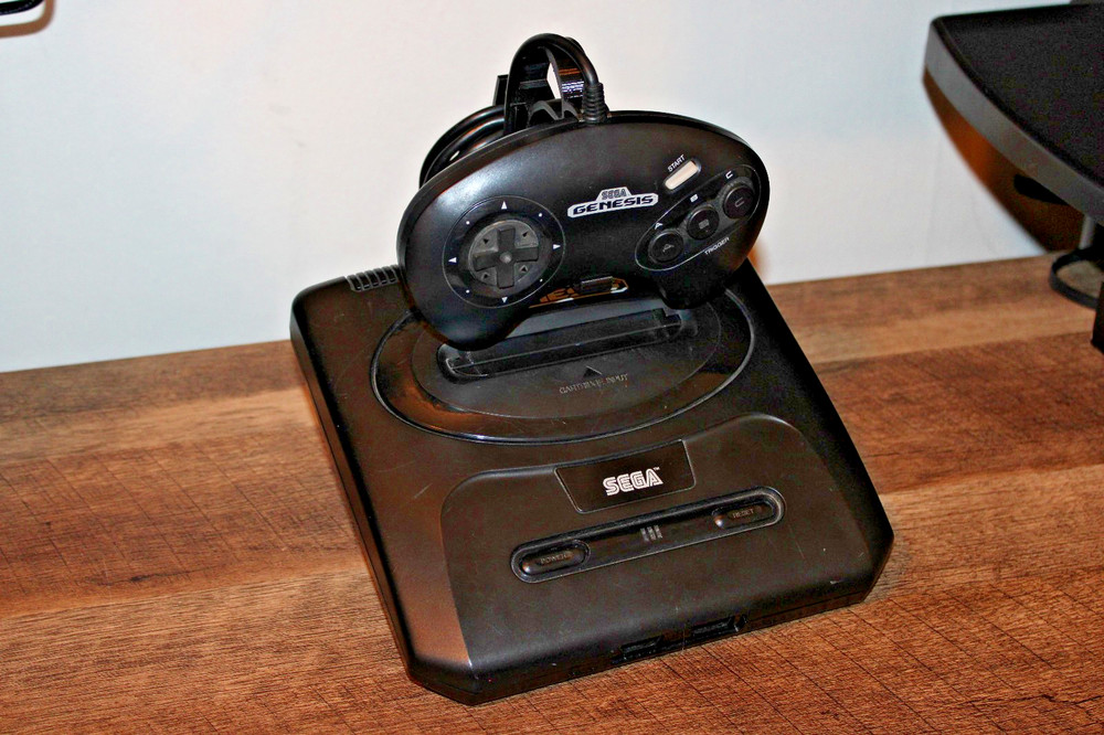 Sega Genesis/Mega Drive Model 2 Display Stand -- 3D Printed