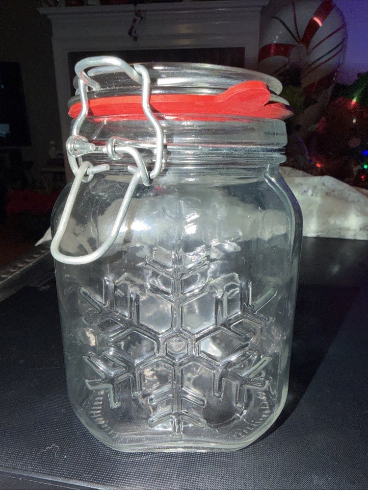 Snowflake Theme Anchor Hocking 38 0z jar glass locking container