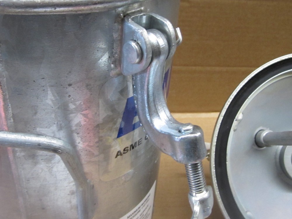 BINKS 83G PRESSURE POT