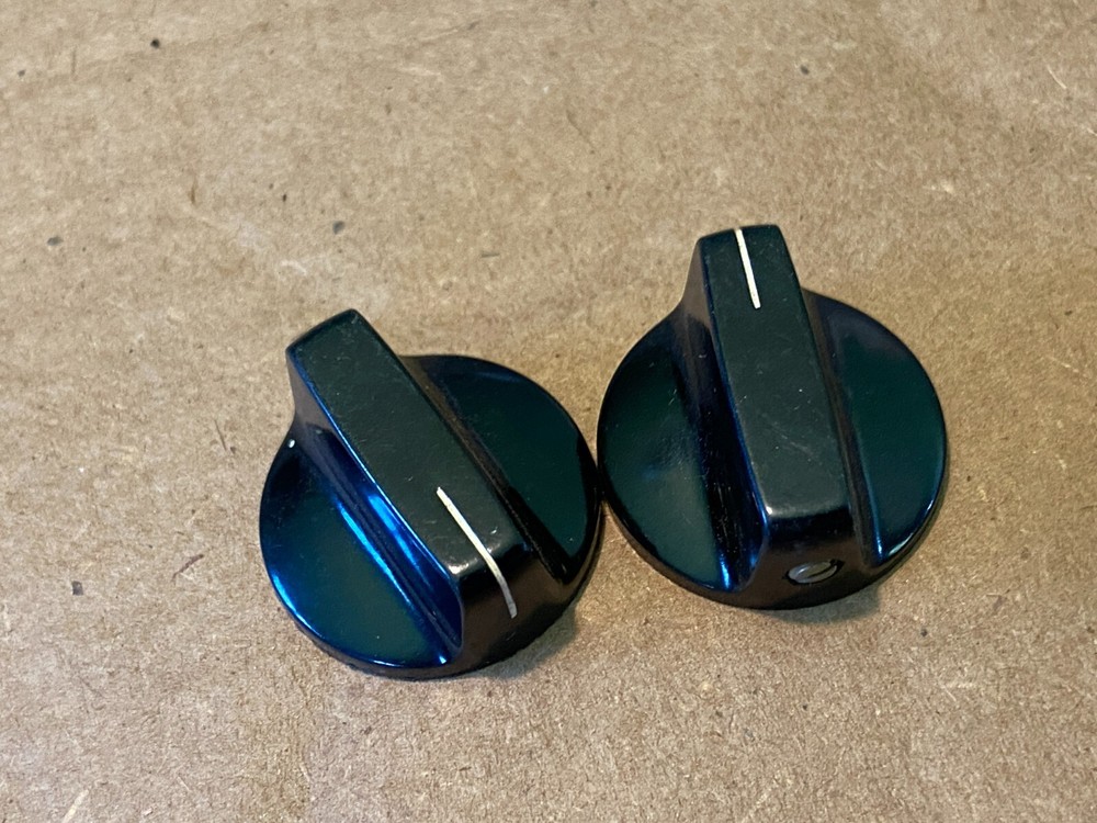 2 Vintage Black Daka-Ware Bakelite 1.125" Pointer Knobs 1960s Guitar Amp 1/4"