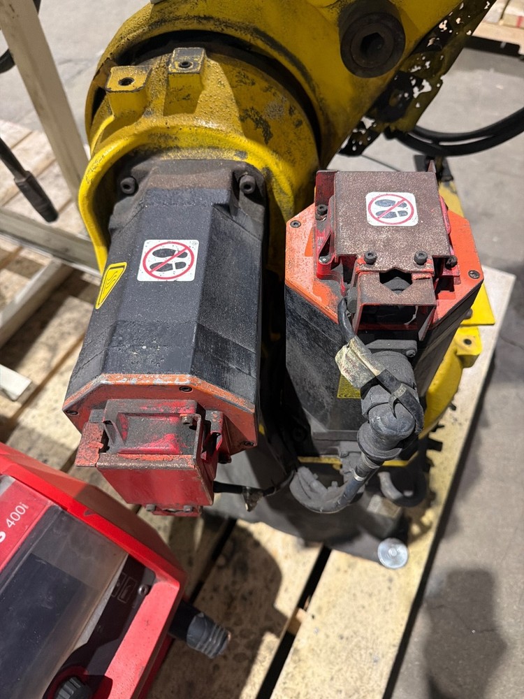 FANUC ArcMate 120iC Robot Complete w/ R‑30iB Controller & Fronius Welding System