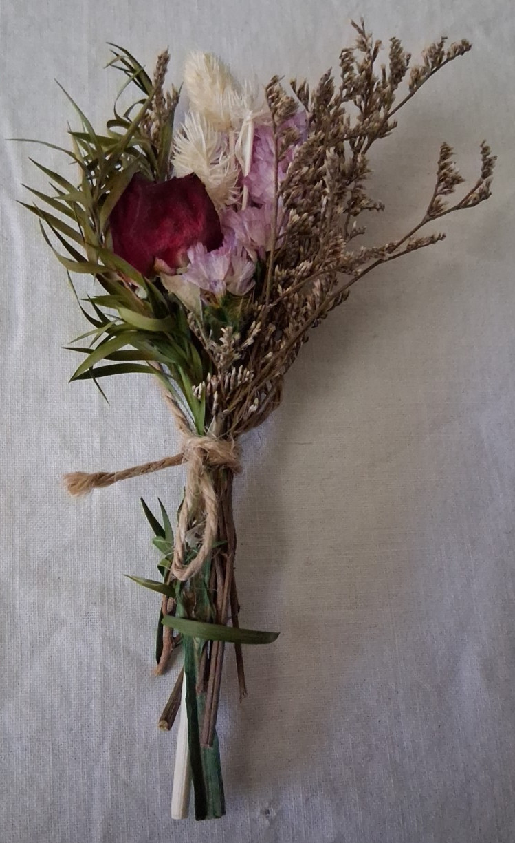 Lot of 11 Mini Dried Flower Bouquet, Wildflower Decor for Crafts or Photo Props