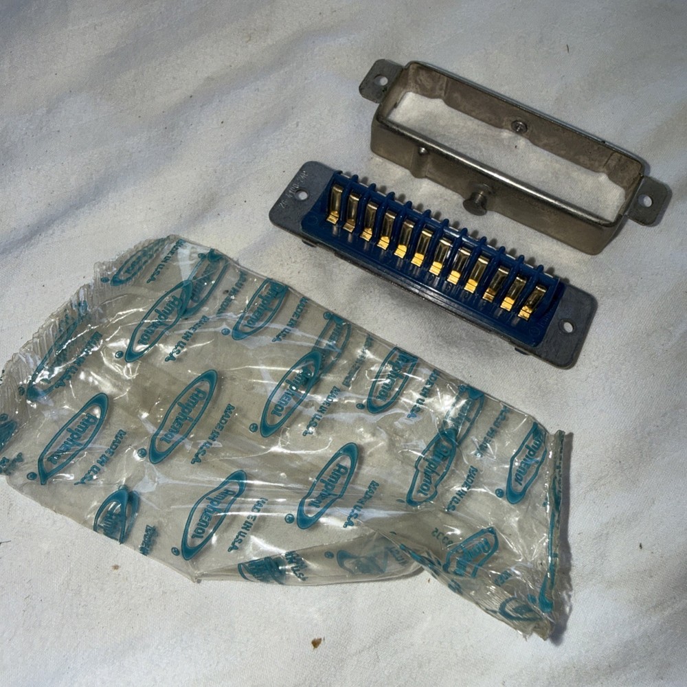 AMPHENOL 26-4100-24P Rectangular Power Connector New