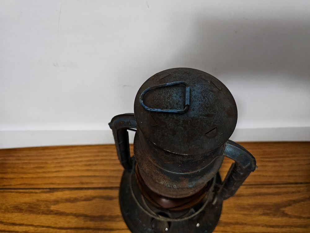 VINTAGE DIETZ #100 LANTERN RED GLOBE COMPLETE