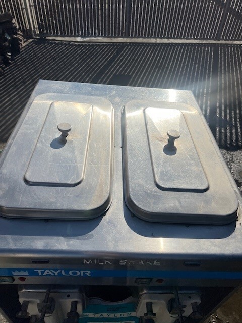 1985 TAYLOR MILKSHAKE / SOFT SERVE MACHINE