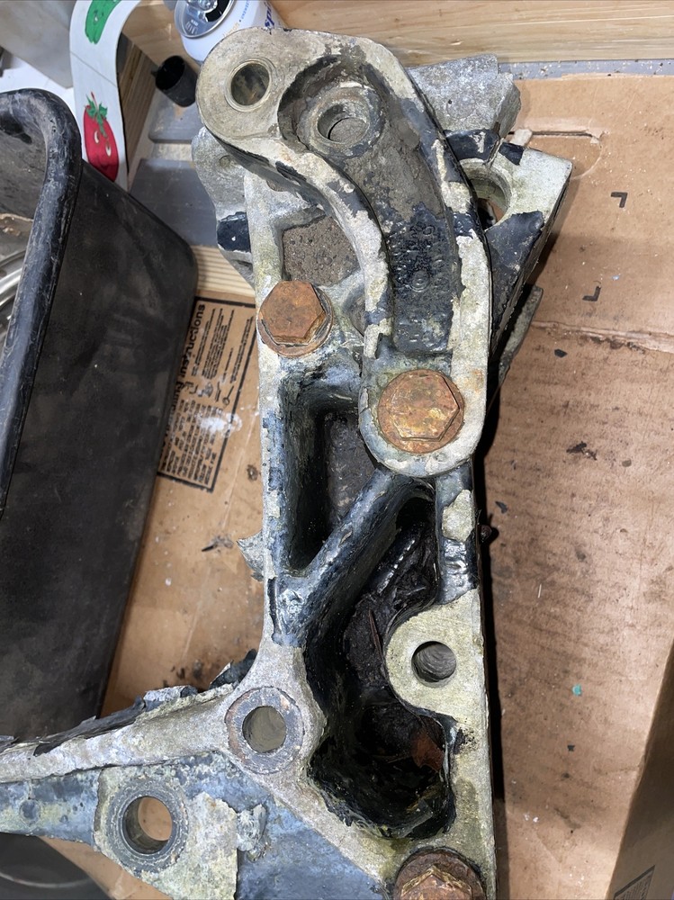 PETERBILT 379 BRACKET-FRONT SPRING DRIVE 02-02516R