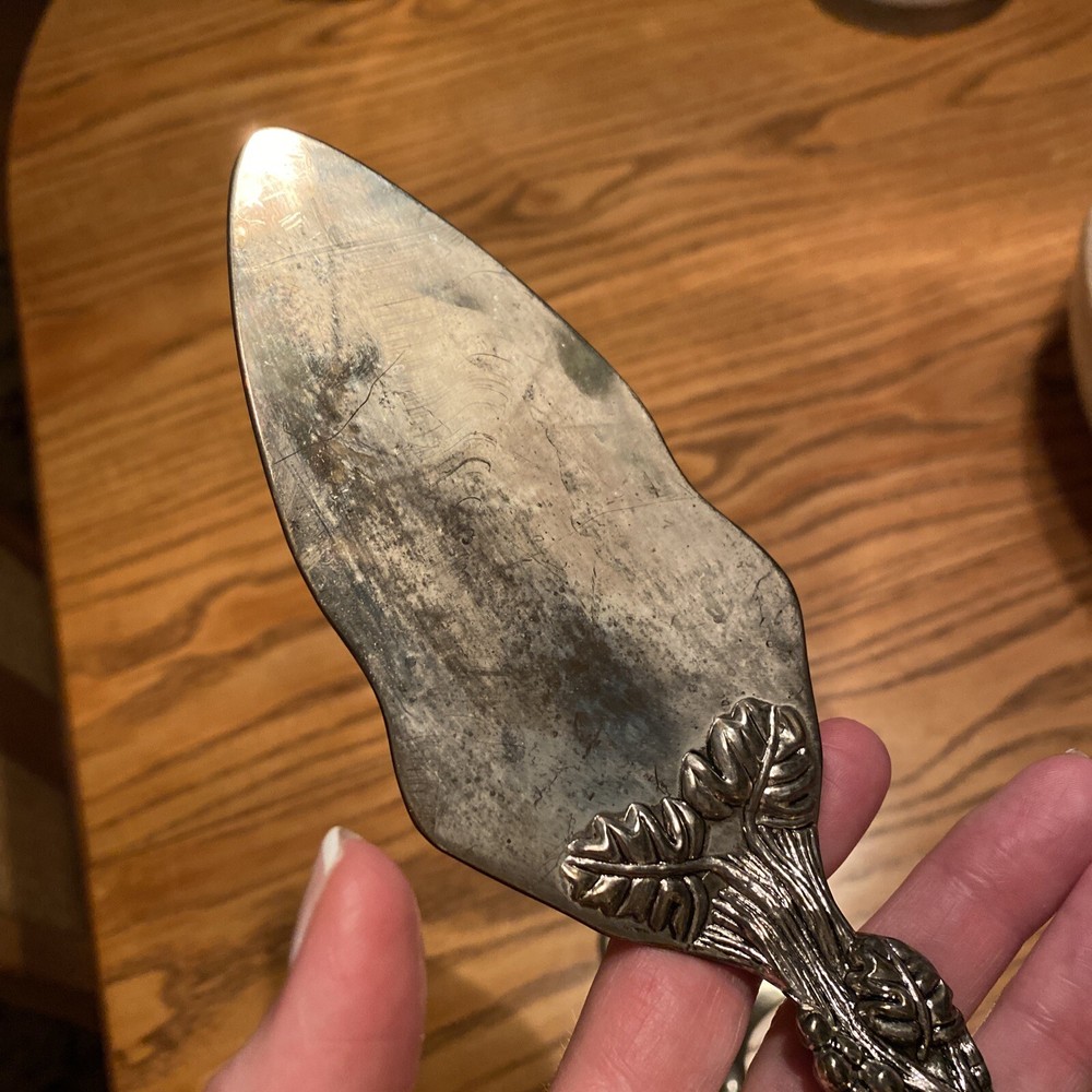 Vintage Lot Cake / Pie Server Grapes & Leaves Ornate Silverplate & Glass Handle