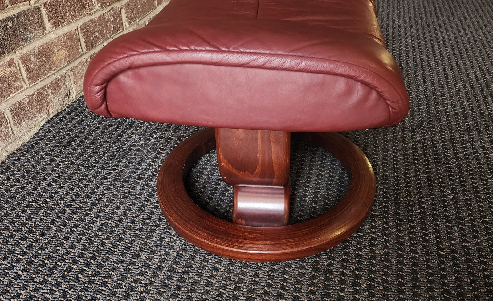 Ekornes Stressless Paloma Burgundy Leather Adjustable Ottoman, Great Condition