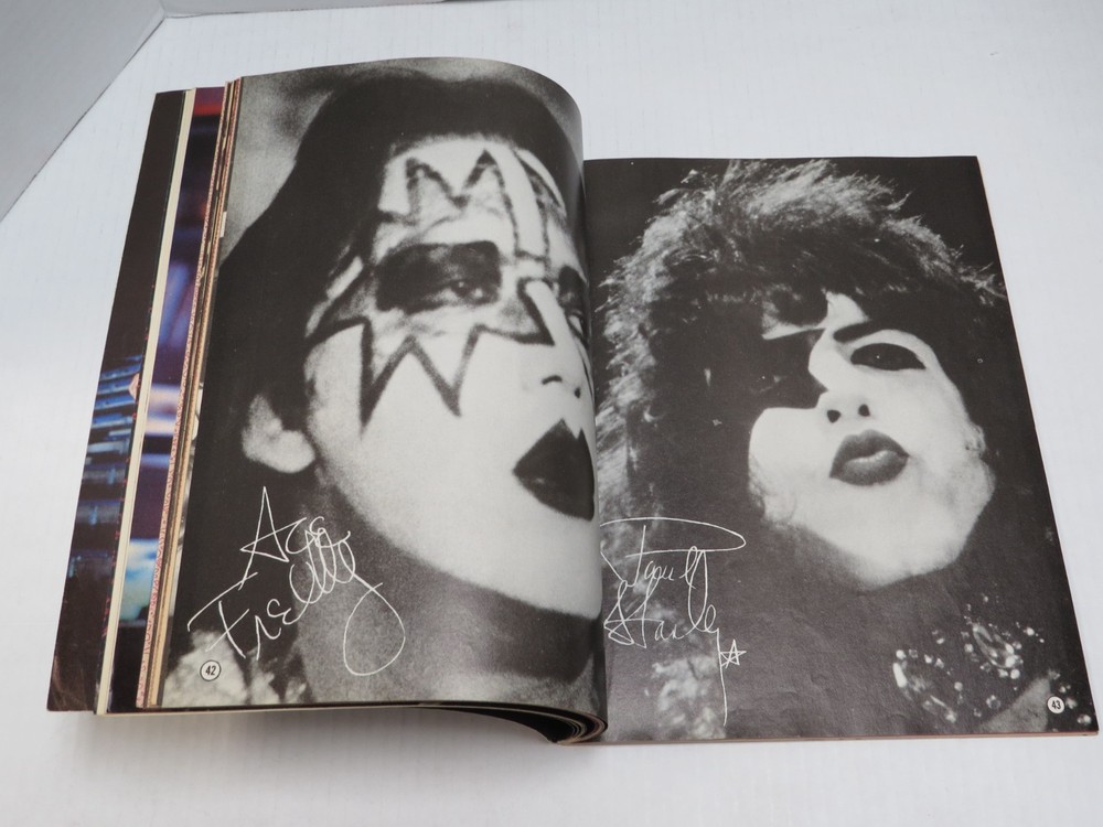KISS MEETS THE PHANTOM MAGAZINE 1978 AUCOIN