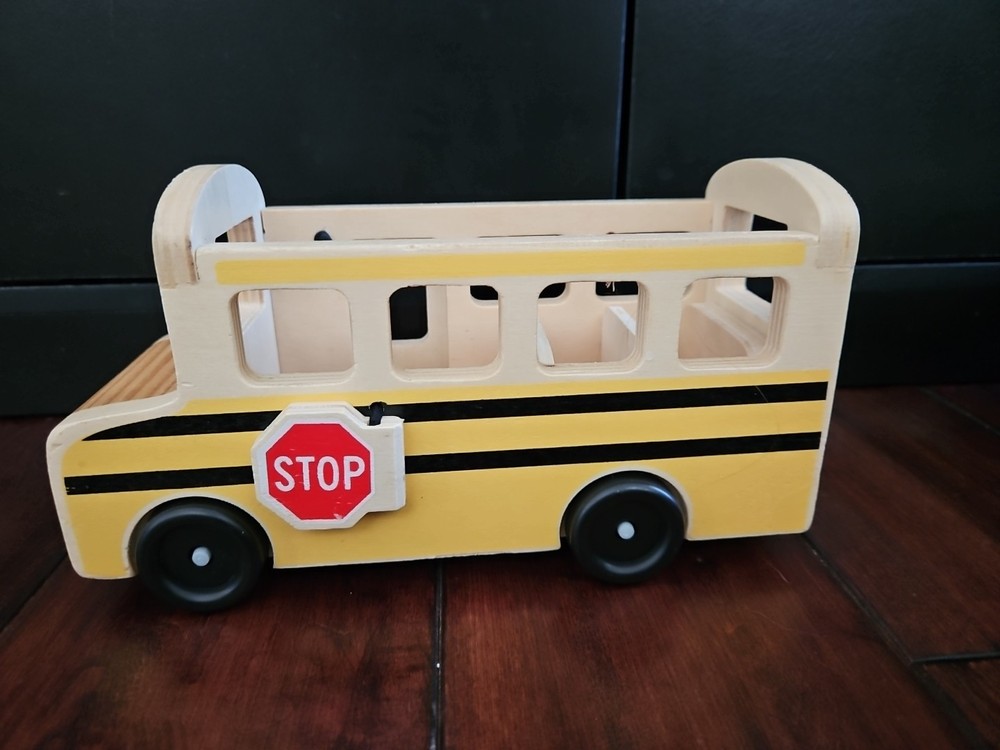 Melissa & Doug School Bus W/figures