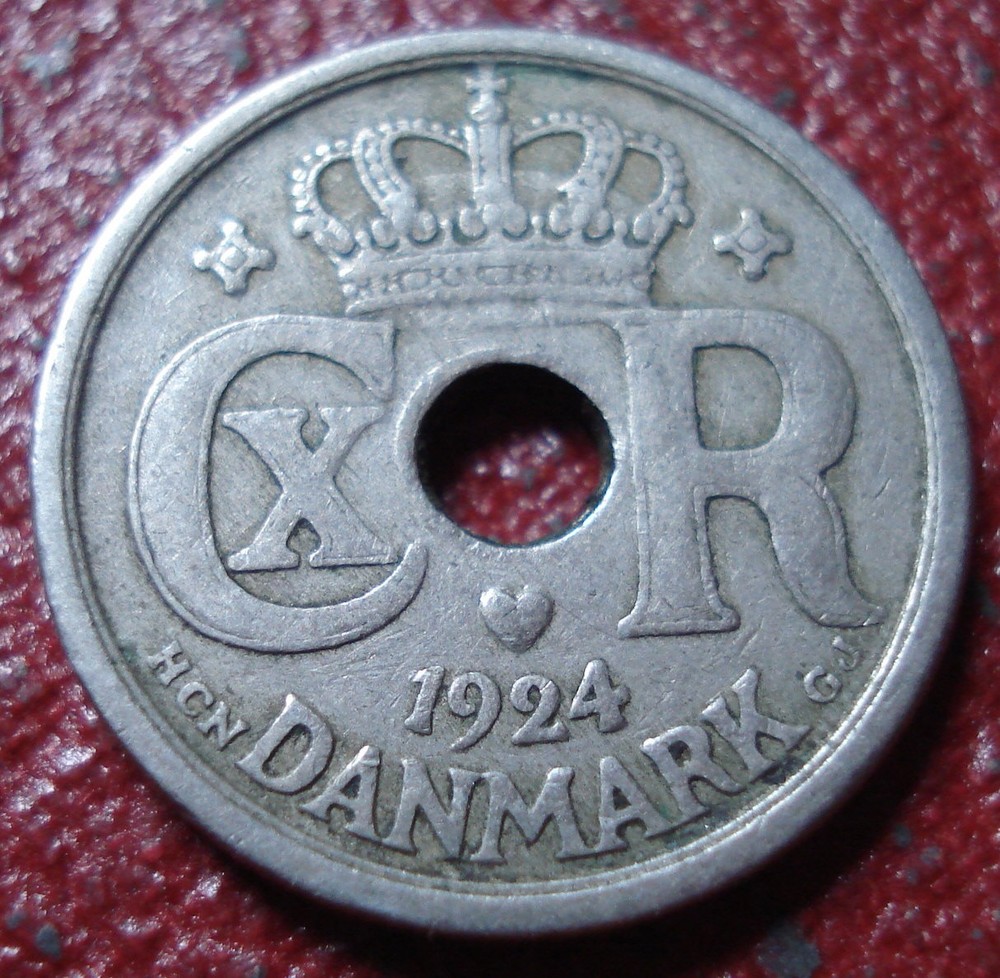 1924 DENMARK 10 ORE IN FINE CONDITION
