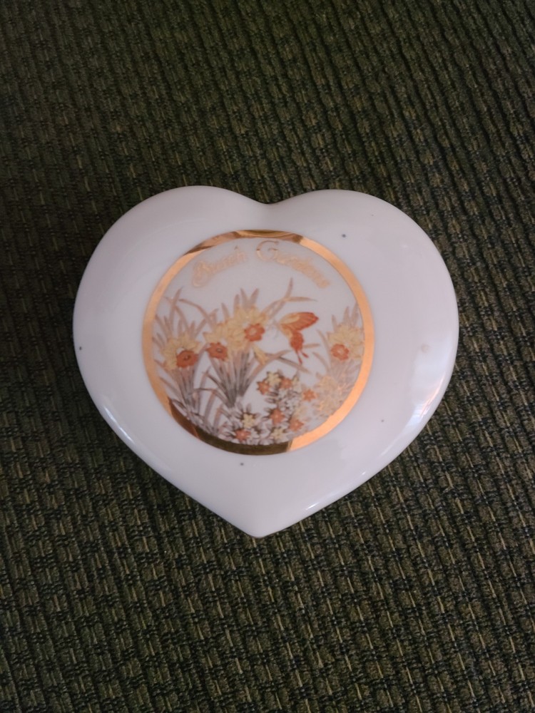 busch gardens heart-shaped souvenir ceramic dish