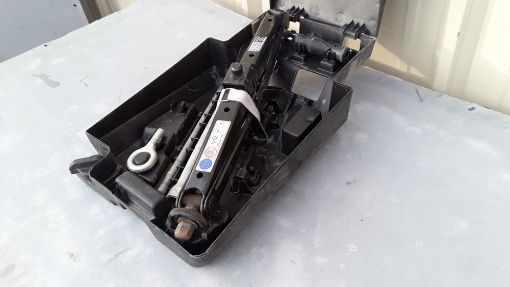14-21 RAM PROMASTER-Jack Assembly/Kit OEM