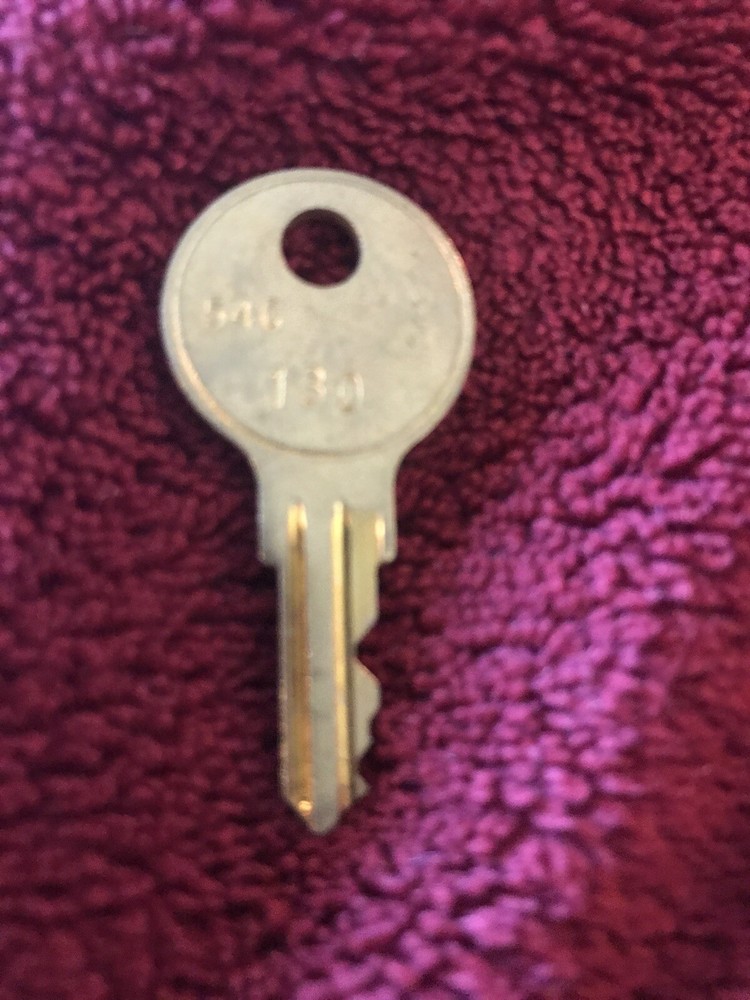 *****Vendcraft Dundas Snack Time Front Drop Vending Machine Key 130