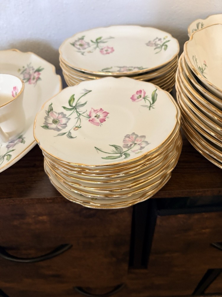dinnerware set For 10
