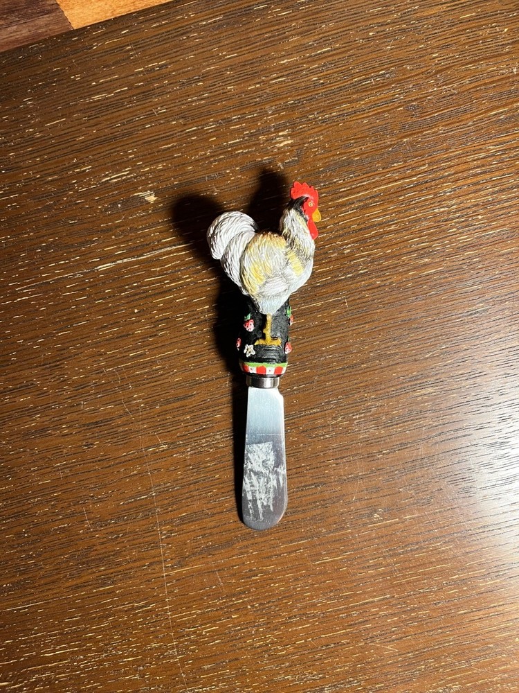 Decorative Spreader with Chicken and Strawberries