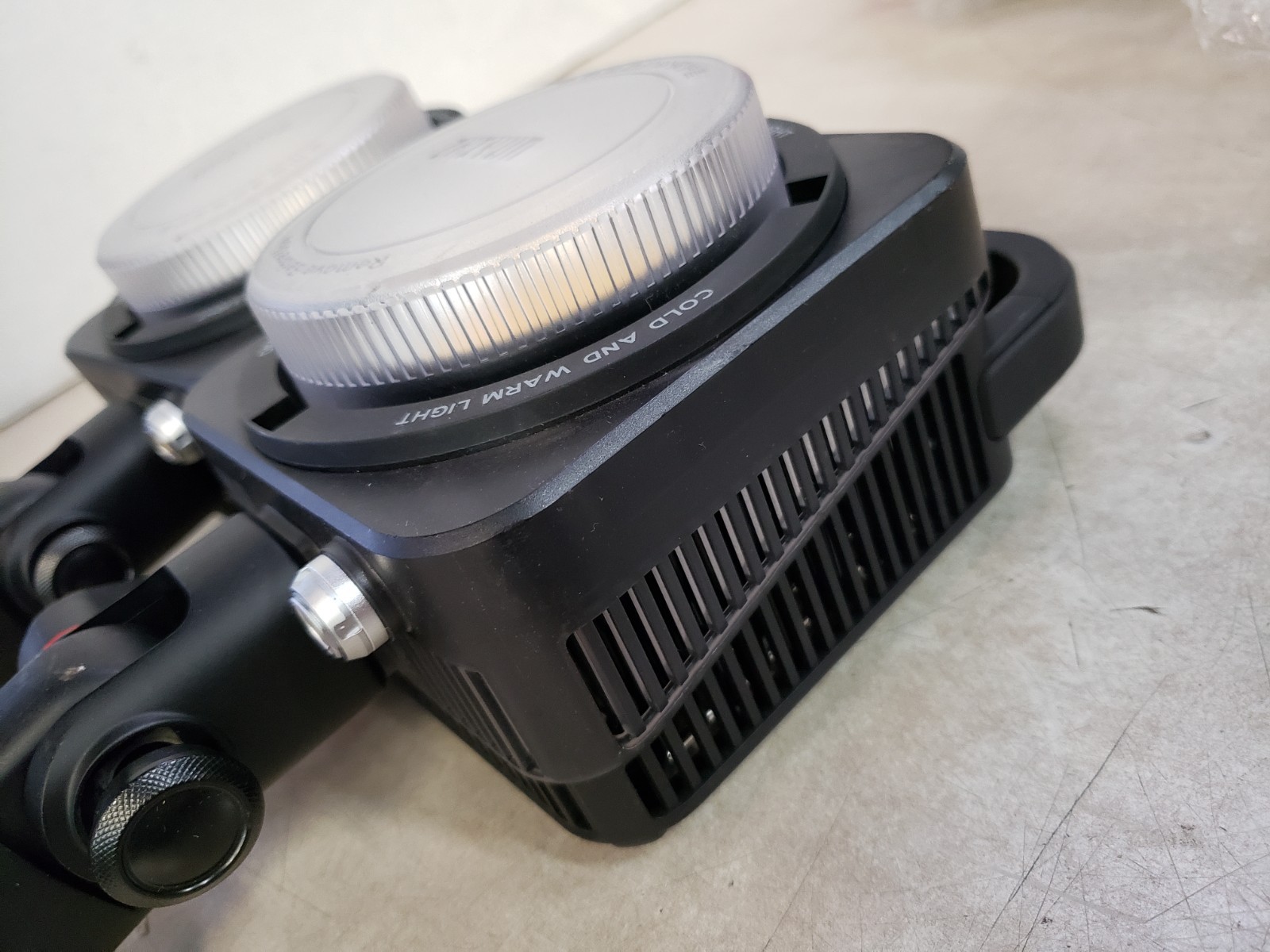 ZHIYUN MOLUS G300, 300W COB Bi-Color LED Video Light (Main Unit Only)