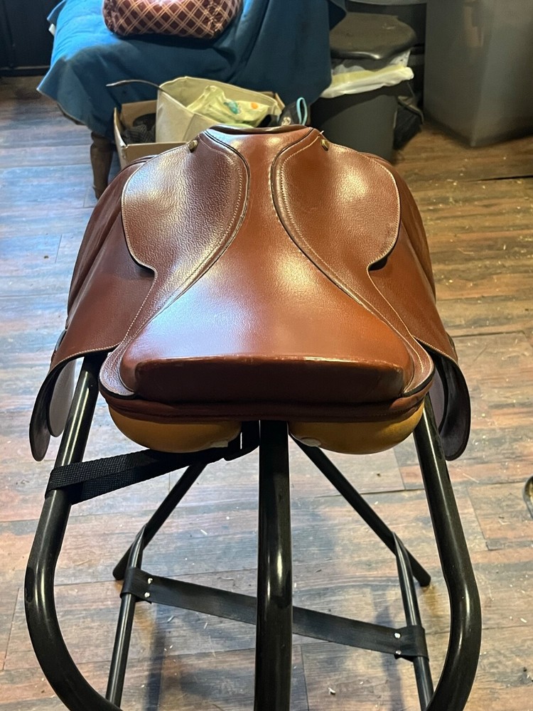 Hunter Jumper Saddle - 18 Inch